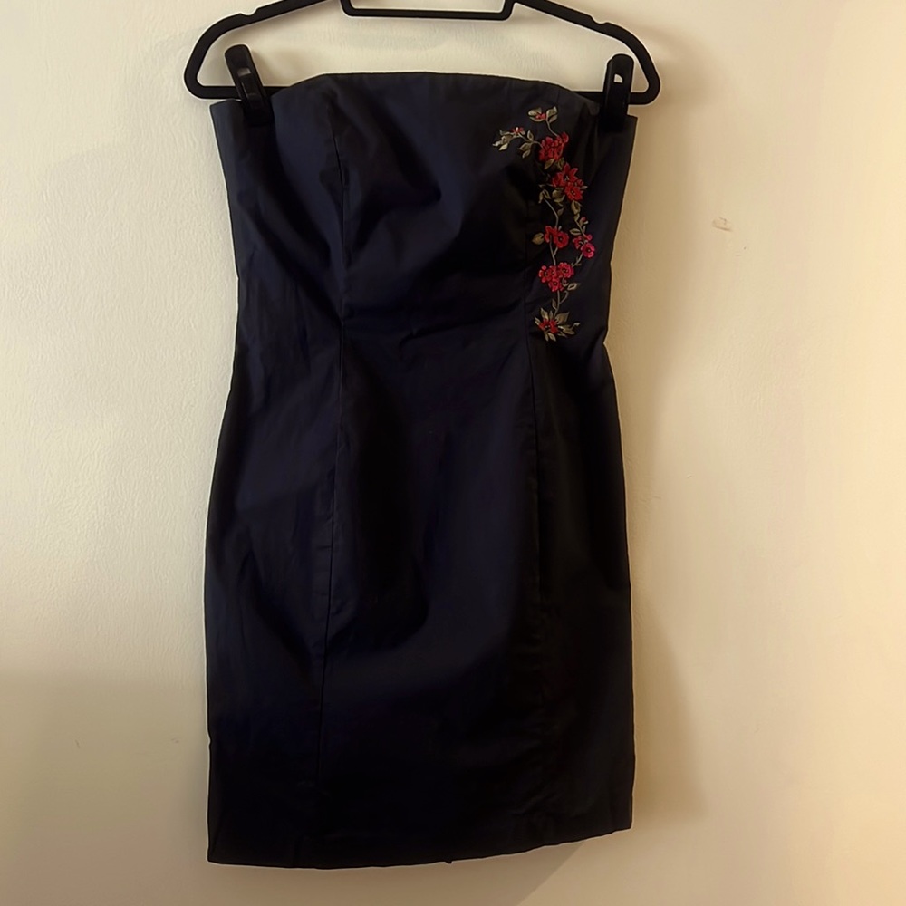 Vintage 90’s Express strapless black dress with beautiful embroidery 7/8 EUC